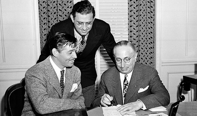 MGM boss.jpg Слева направо: актёр Кларк Гейбл, продюсер Дор Шэри, руководитель MGM Луис Барт Майер